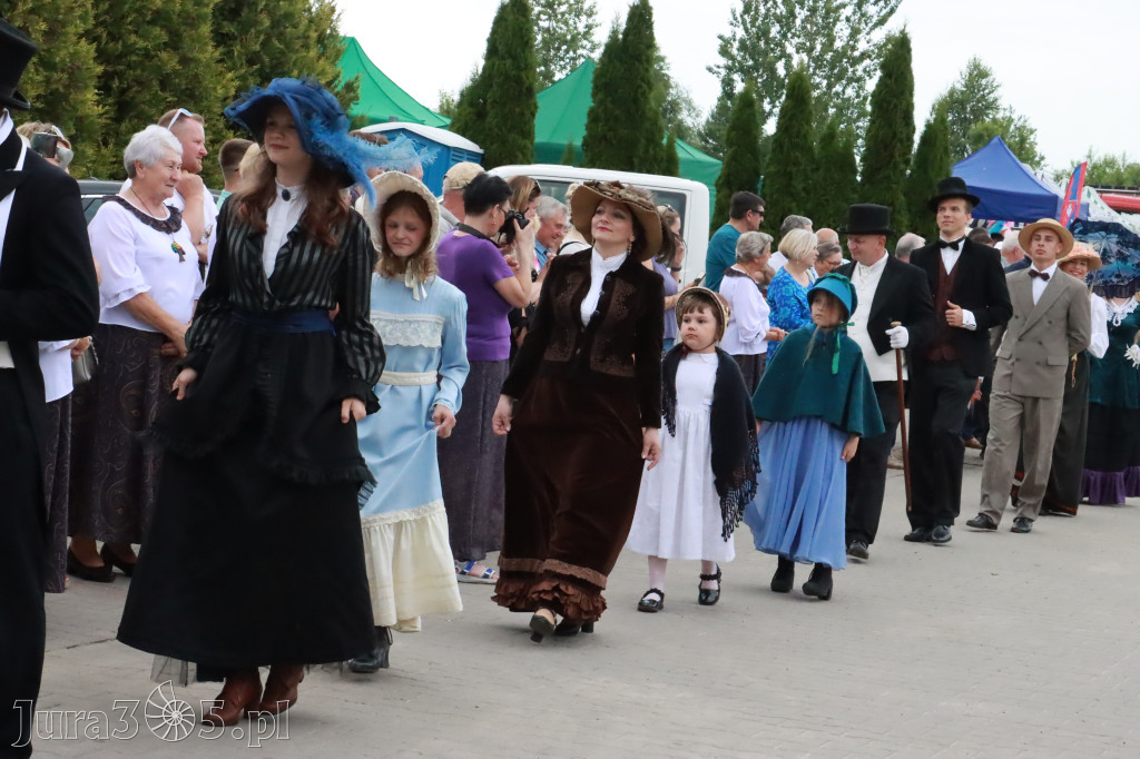 Fotorelacja: Pokazem Mody Historycznej we Włodowicach.