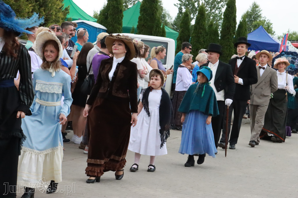 Fotorelacja: Pokazem Mody Historycznej we Włodowicach.