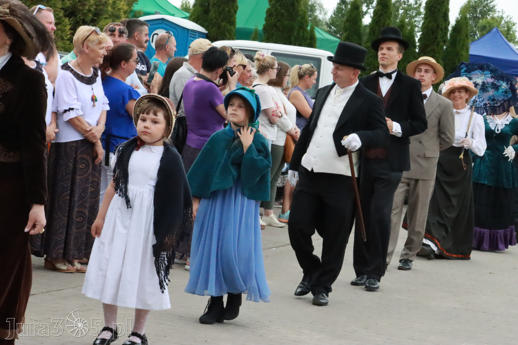 Fotorelacja: Pokazem Mody Historycznej we Włodowicach.