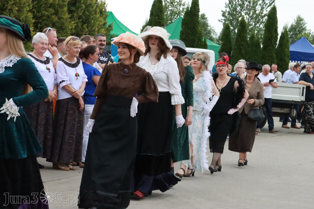 Fotorelacja: Pokazem Mody Historycznej we Włodowicach.