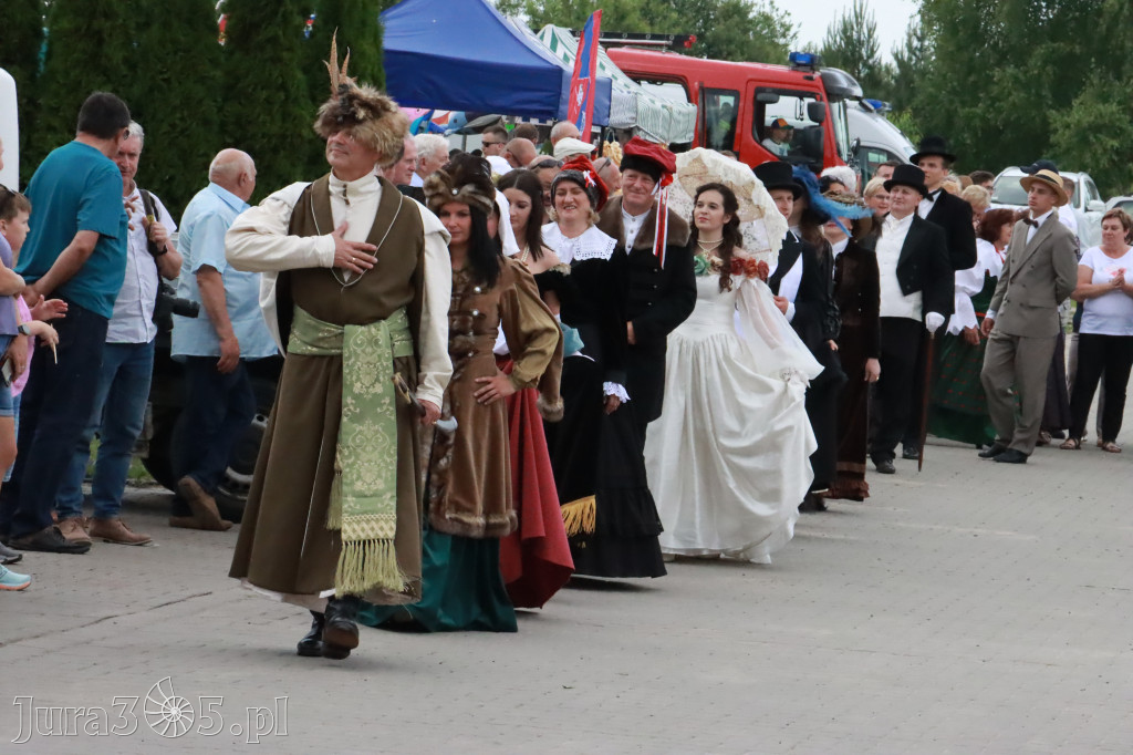 Fotorelacja: Pokazem Mody Historycznej we Włodowicach.