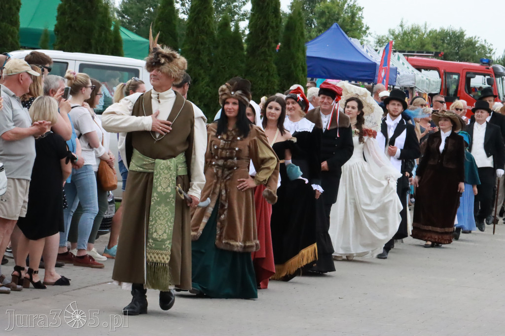 Fotorelacja: Pokazem Mody Historycznej we Włodowicach.