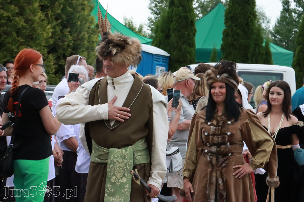 Fotorelacja: Pokazem Mody Historycznej we Włodowicach.