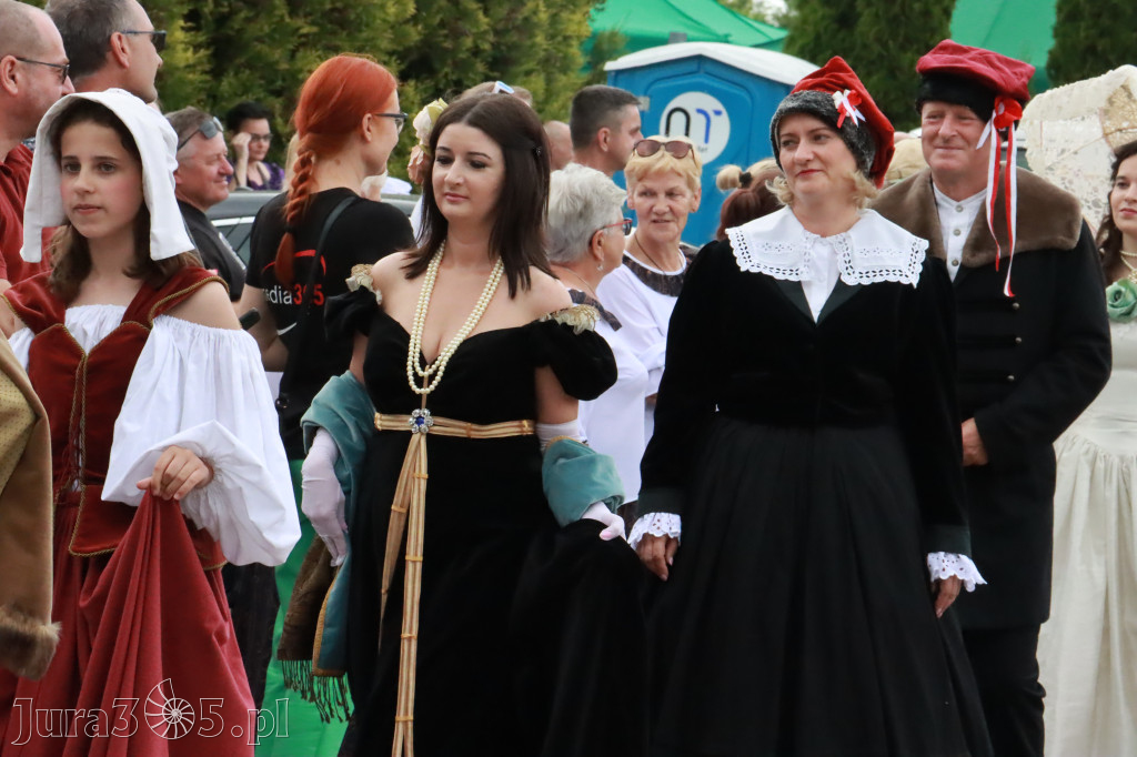 Fotorelacja: Pokazem Mody Historycznej we Włodowicach.