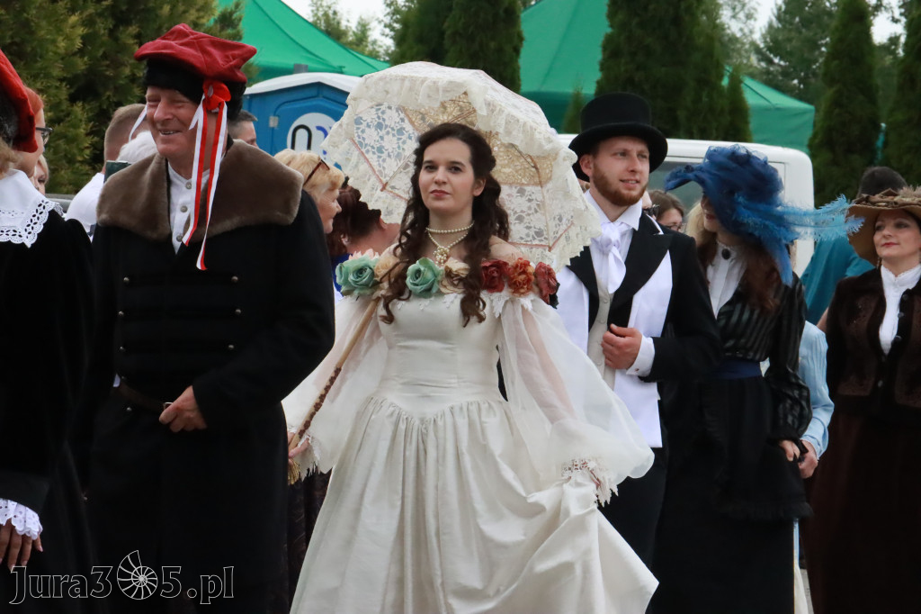 Fotorelacja: Pokazem Mody Historycznej we Włodowicach.