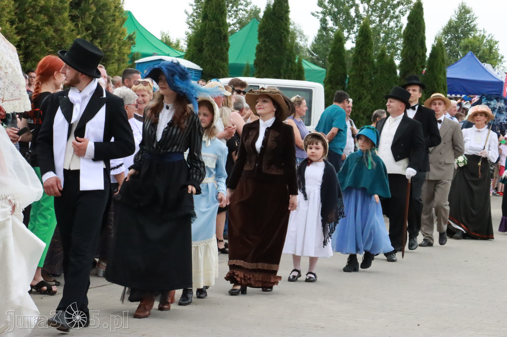 Fotorelacja: Pokazem Mody Historycznej we Włodowicach.