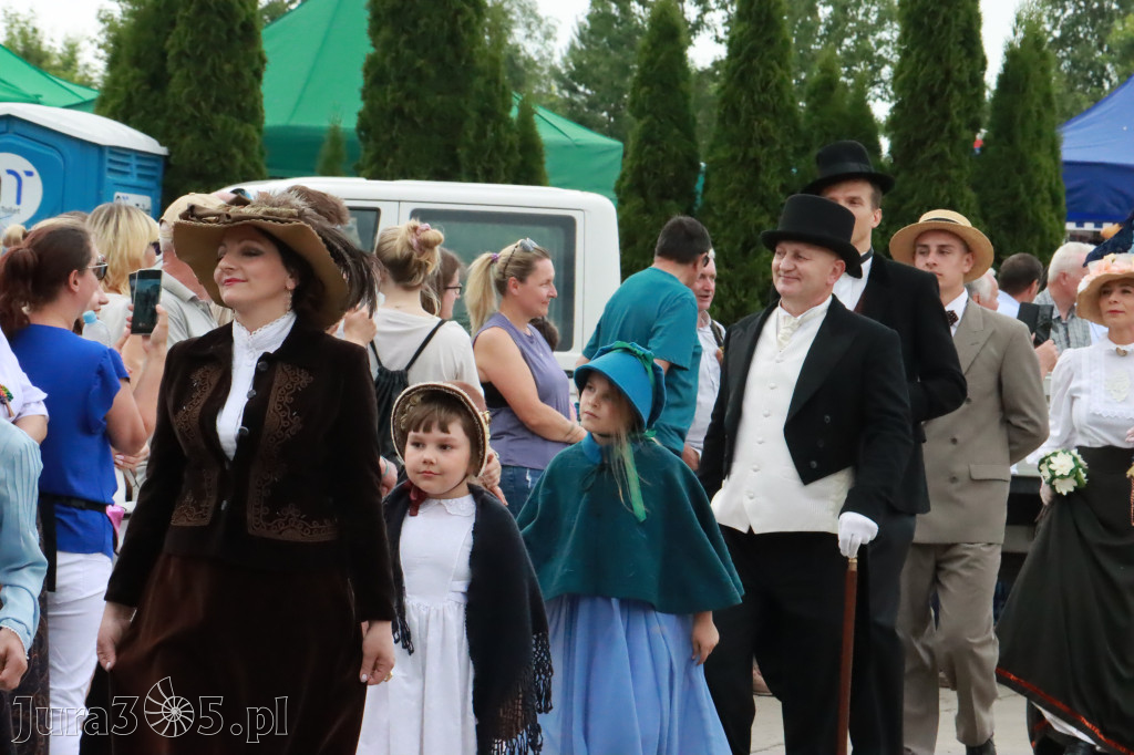 Fotorelacja: Pokazem Mody Historycznej we Włodowicach.