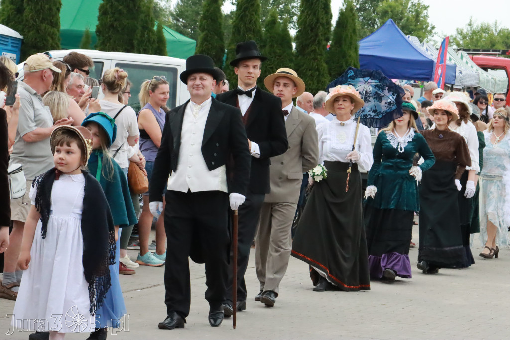 Fotorelacja: Pokazem Mody Historycznej we Włodowicach.