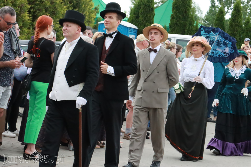 Fotorelacja: Pokazem Mody Historycznej we Włodowicach.
