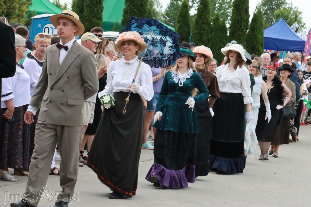 Fotorelacja: Pokazem Mody Historycznej we Włodowicach.