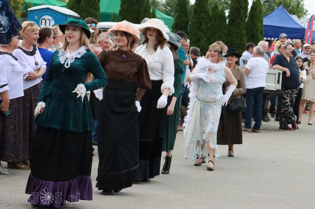 Fotorelacja: Pokazem Mody Historycznej we Włodowicach.