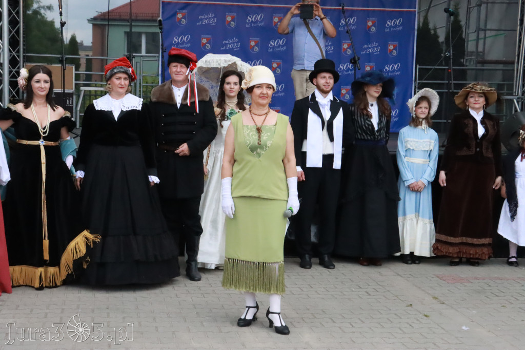 Fotorelacja: Pokazem Mody Historycznej we Włodowicach.