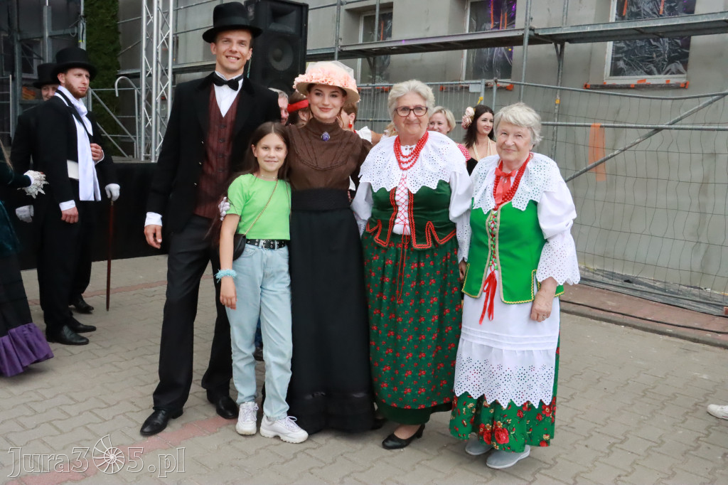 Fotorelacja: Pokazem Mody Historycznej we Włodowicach.