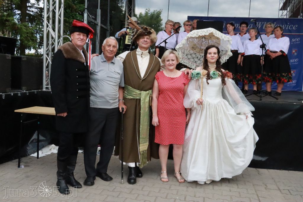 Fotorelacja: Pokazem Mody Historycznej we Włodowicach.