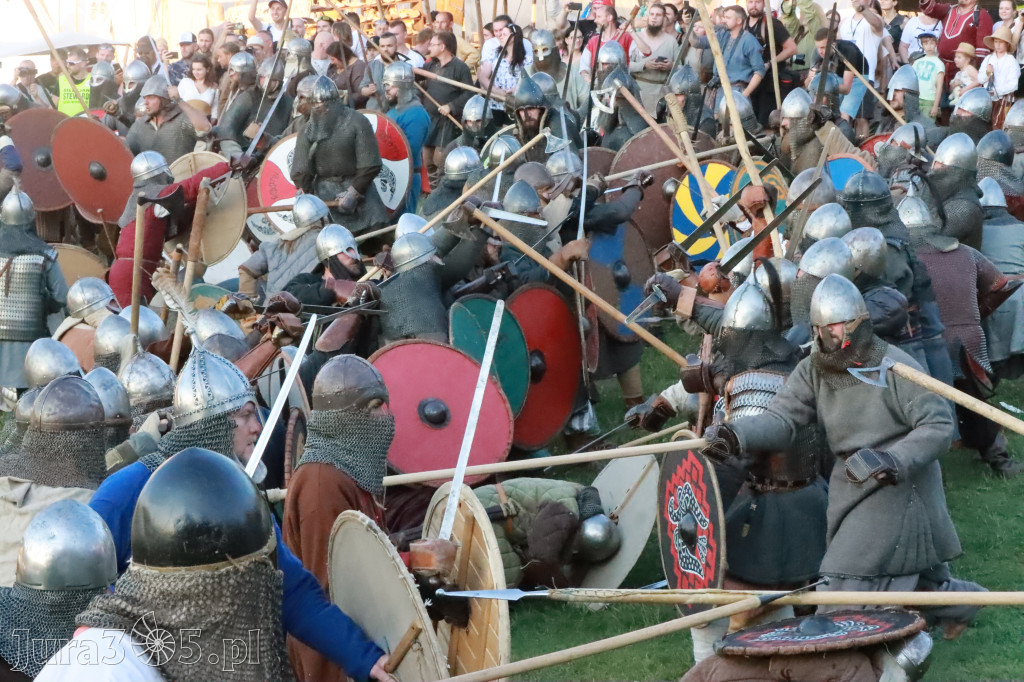 XIX Najazd Barbarzyńców na Zamku Ogrodzieniec.