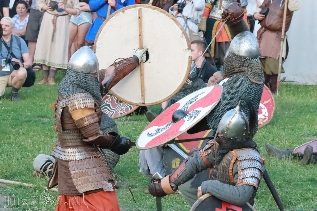 XIX Najazd Barbarzyńców na Zamku Ogrodzieniec.