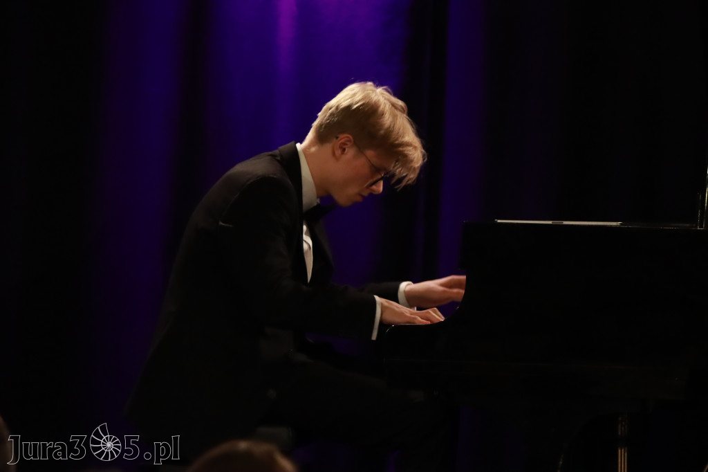 Fotorelacja: POCZTÓWKA Z PARYŻA Koncert Filharmonia Jurajska