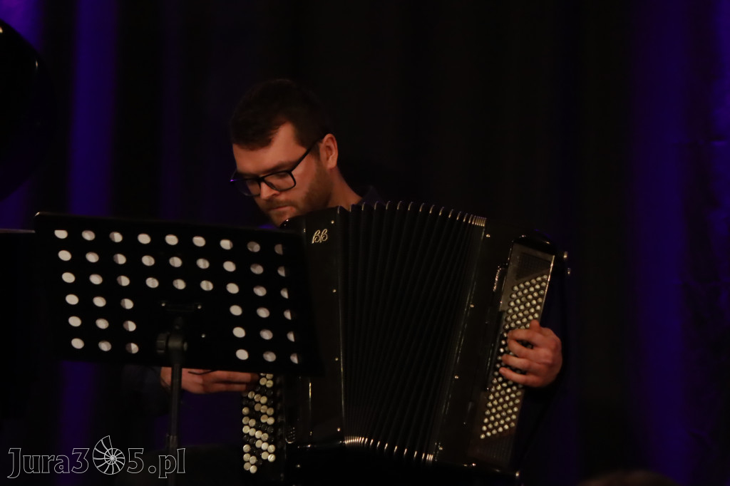 Fotorelacja: POCZTÓWKA Z PARYŻA Koncert Filharmonia Jurajska