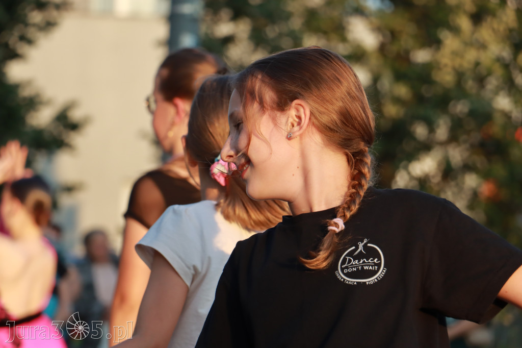Fotorelacja: Miasto Zawiercie tańczy latino!
