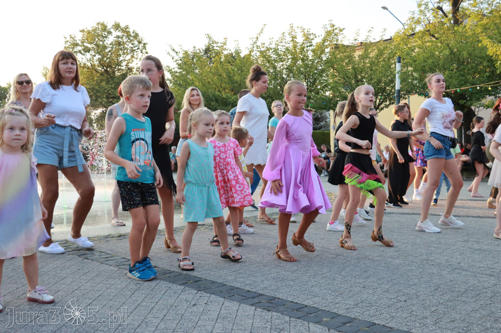 Fotorelacja: Miasto Zawiercie tańczy latino!