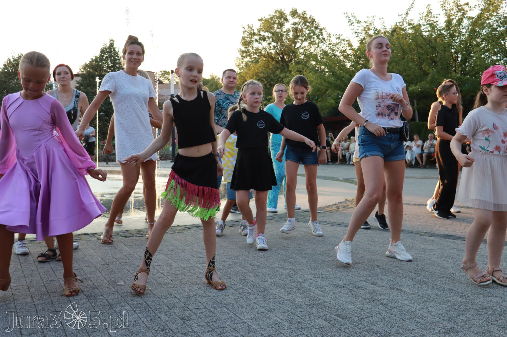 Fotorelacja: Miasto Zawiercie tańczy latino!