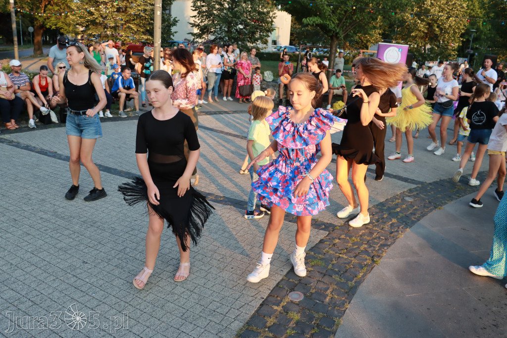 Fotorelacja: Miasto Zawiercie tańczy latino!