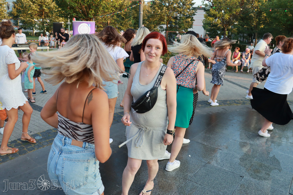 Fotorelacja: Miasto Zawiercie tańczy latino!