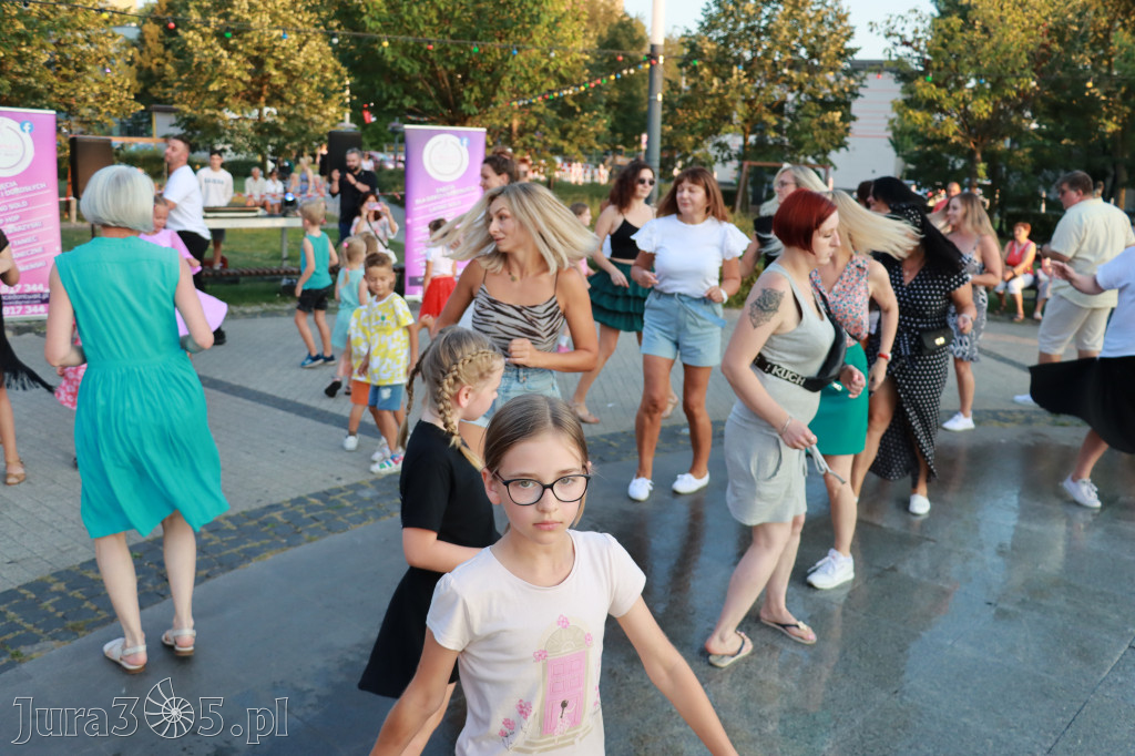 Fotorelacja: Miasto Zawiercie tańczy latino!