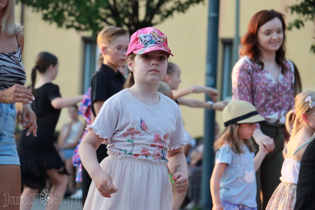 Fotorelacja: Miasto Zawiercie tańczy latino!