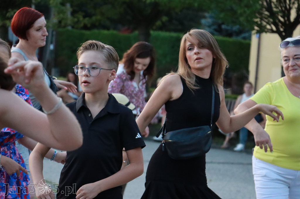 Fotorelacja: Miasto Zawiercie tańczy latino!