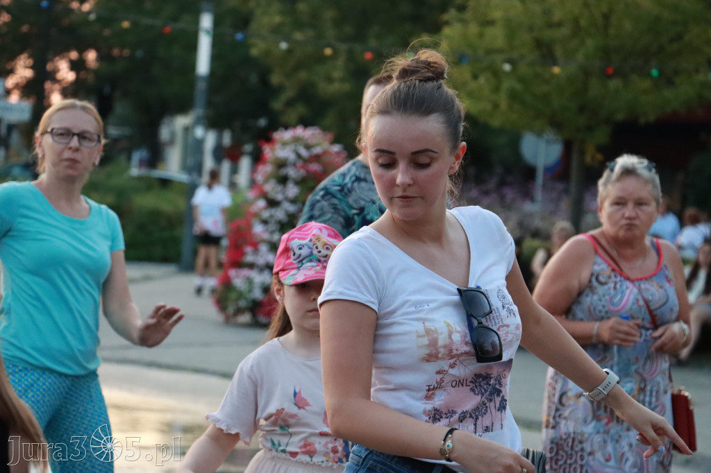 Fotorelacja: Miasto Zawiercie tańczy latino!