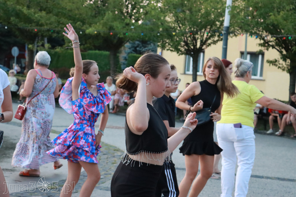 Fotorelacja: Miasto Zawiercie tańczy latino!