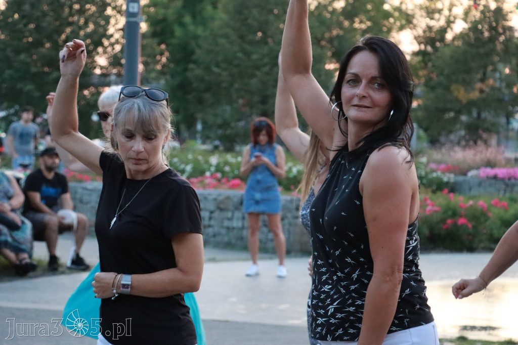 Fotorelacja: Miasto Zawiercie tańczy latino!