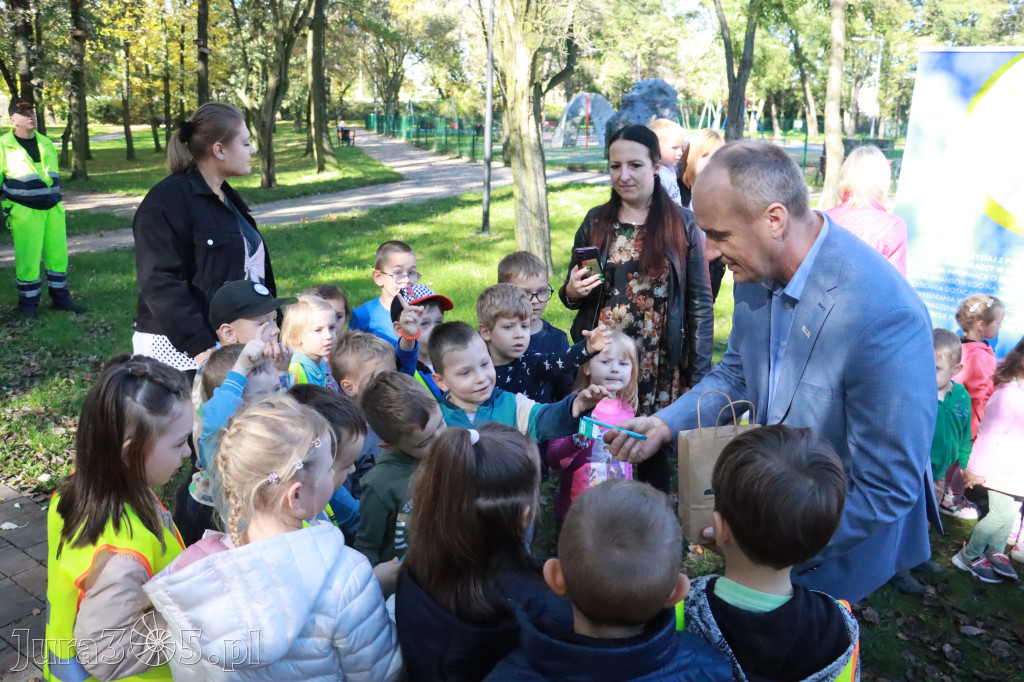 Fotorelacja: Światowy Dzień Drzewa w Zawierciu