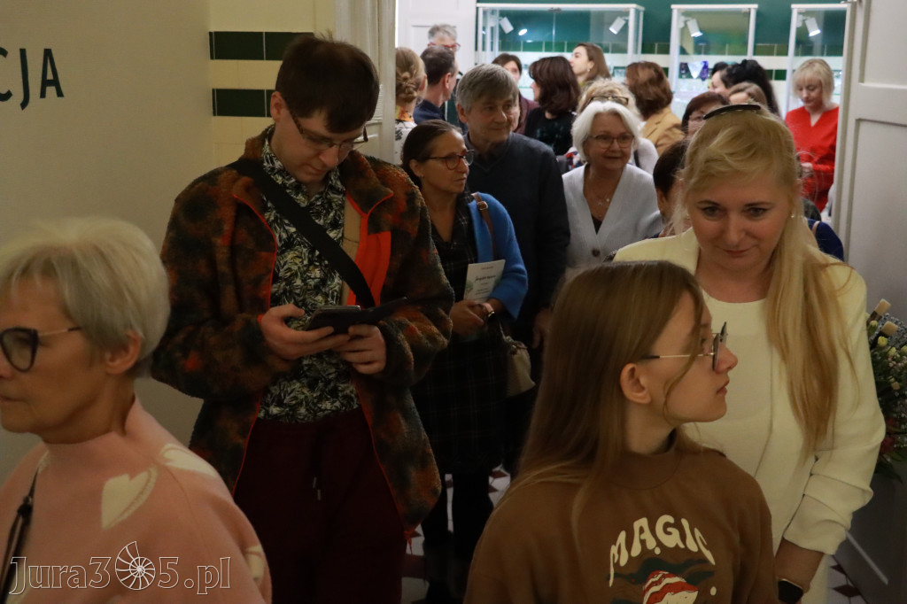Fotorelacja: Wystawa Malarstwa Karoliny Wilk.