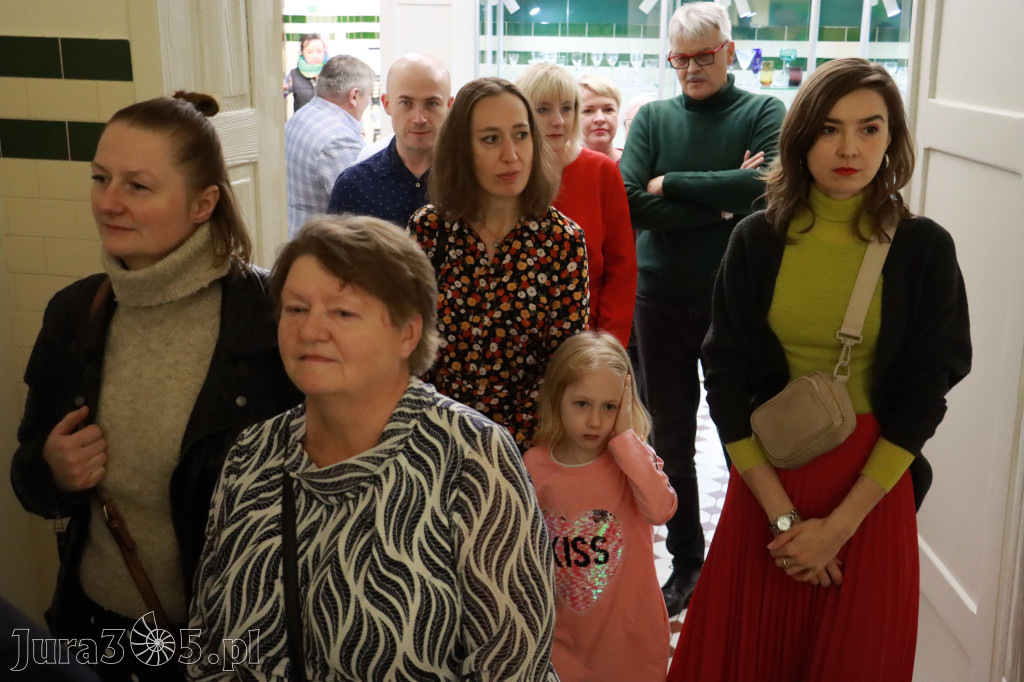Fotorelacja: Wystawa Malarstwa Karoliny Wilk.