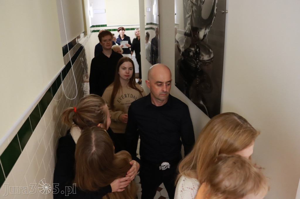 Fotorelacja: Wystawa Malarstwa Karoliny Wilk.
