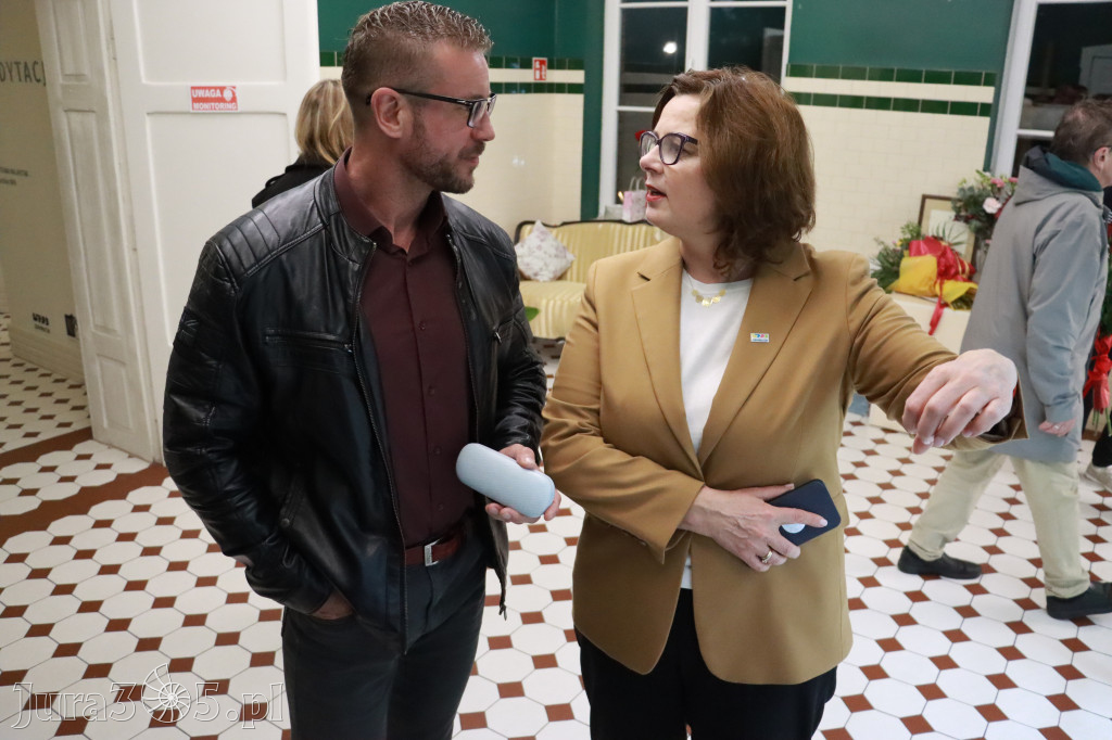 Fotorelacja: Wystawa Malarstwa Karoliny Wilk.