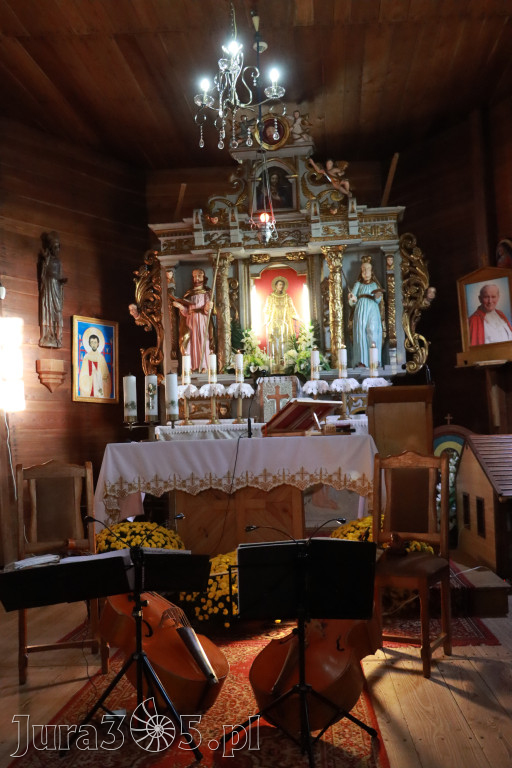 Koziegłowy: Koncert Zaduszkowy DLA NICH w Kościółku św. Wawrzyńca w Cynkowie.
