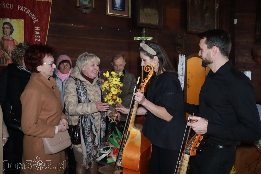 Koziegłowy: Koncert Zaduszkowy DLA NICH w Kościółku św. Wawrzyńca w Cynkowie.