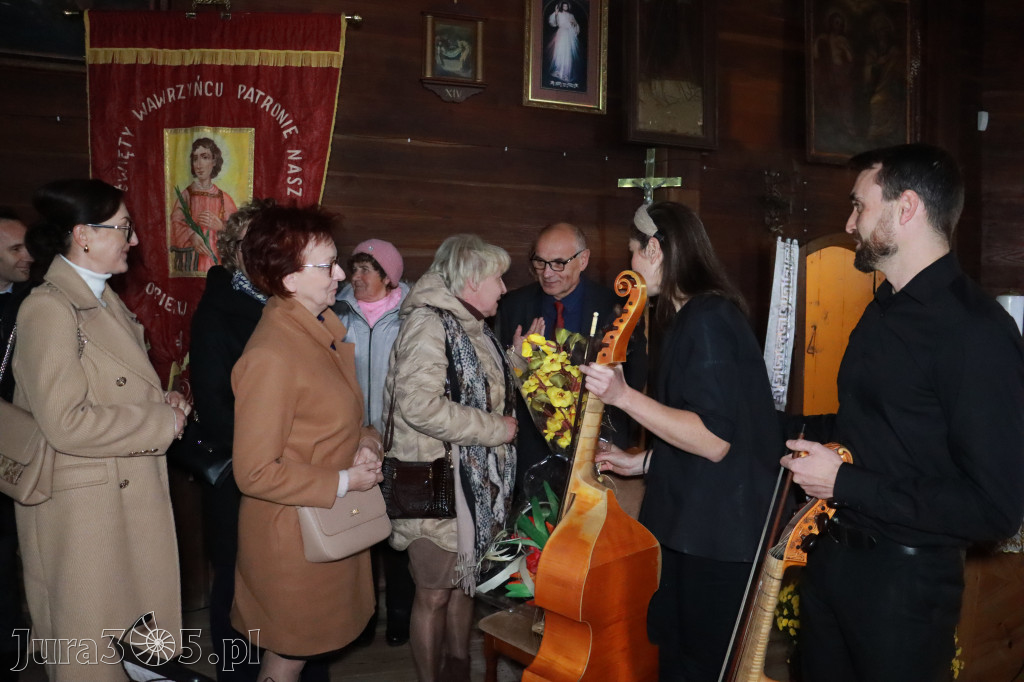 Koziegłowy: Koncert Zaduszkowy DLA NICH w Kościółku św. Wawrzyńca w Cynkowie.