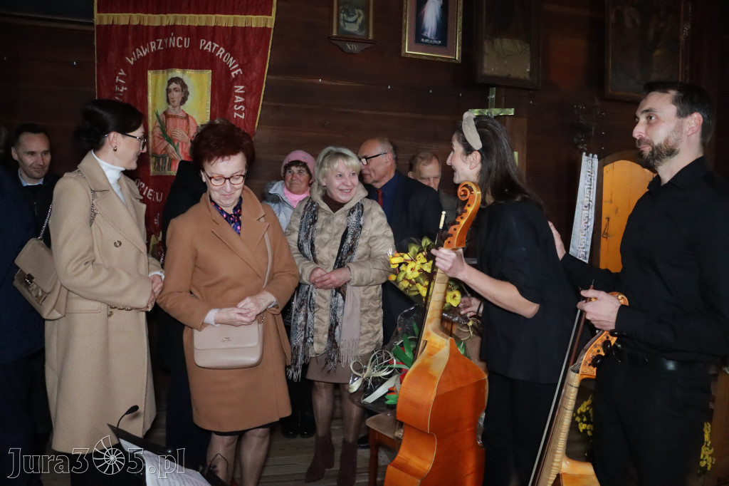 Koziegłowy: Koncert Zaduszkowy DLA NICH w Kościółku św. Wawrzyńca w Cynkowie.