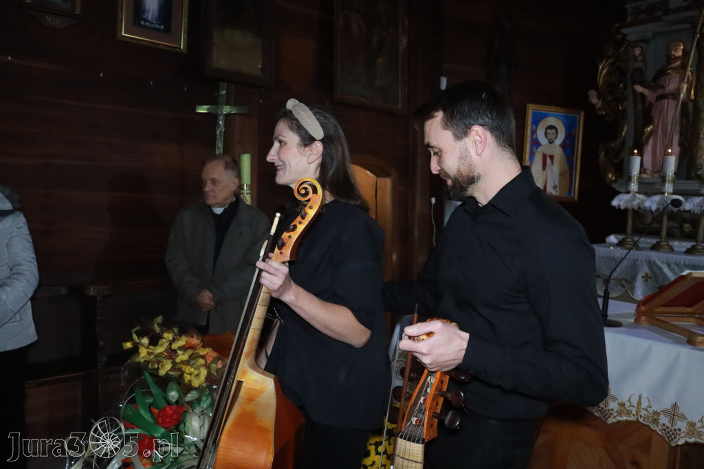 Koziegłowy: Koncert Zaduszkowy DLA NICH w Kościółku św. Wawrzyńca w Cynkowie.