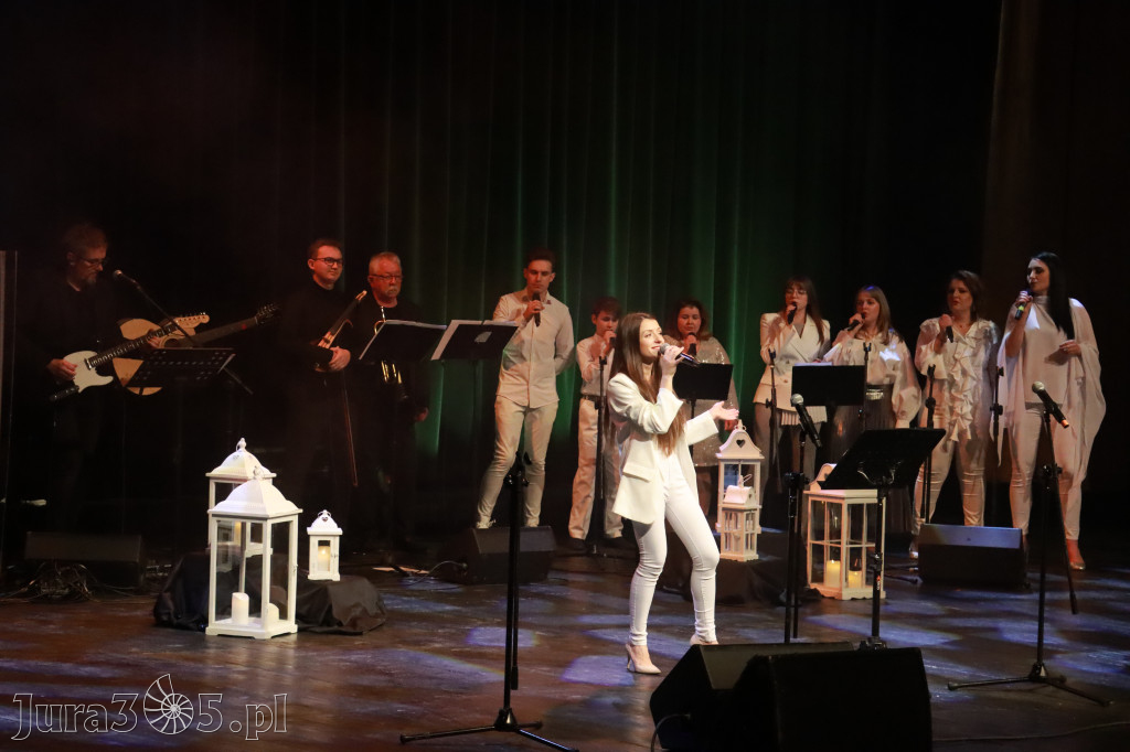Fotorelacja: W krainie świątecznych melodii w MOK Zawiercie