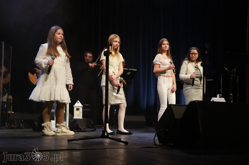 Fotorelacja: W krainie świątecznych melodii w MOK Zawiercie