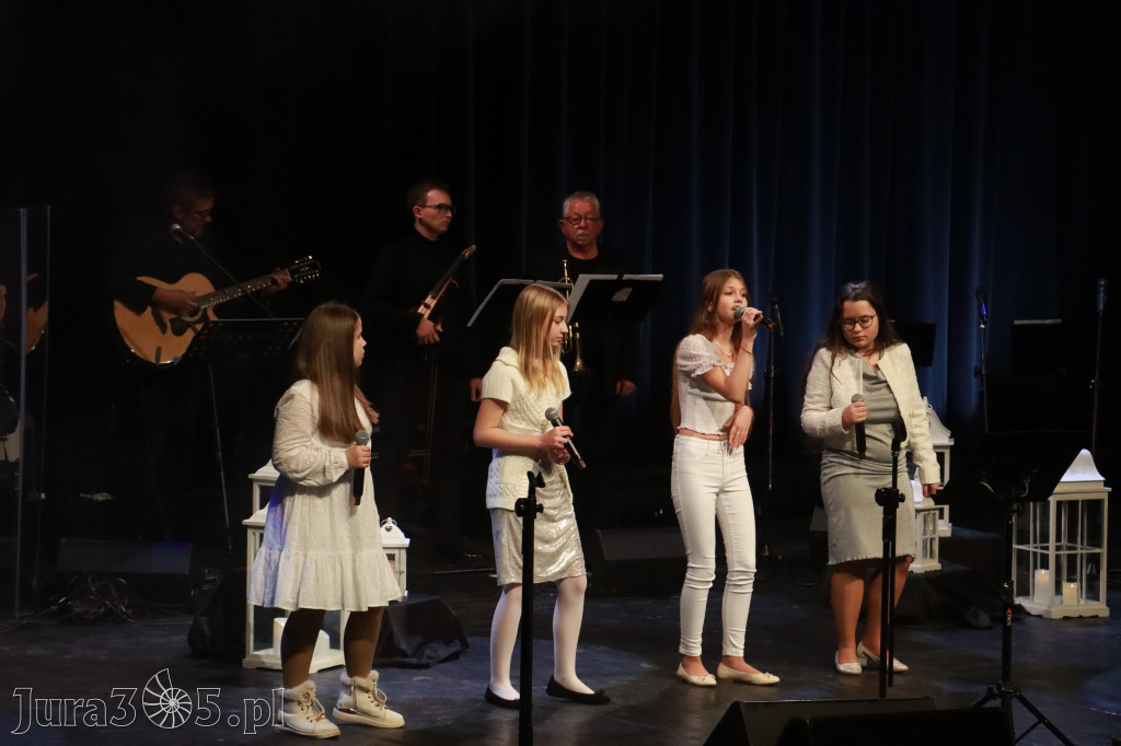 Fotorelacja: W krainie świątecznych melodii w MOK Zawiercie