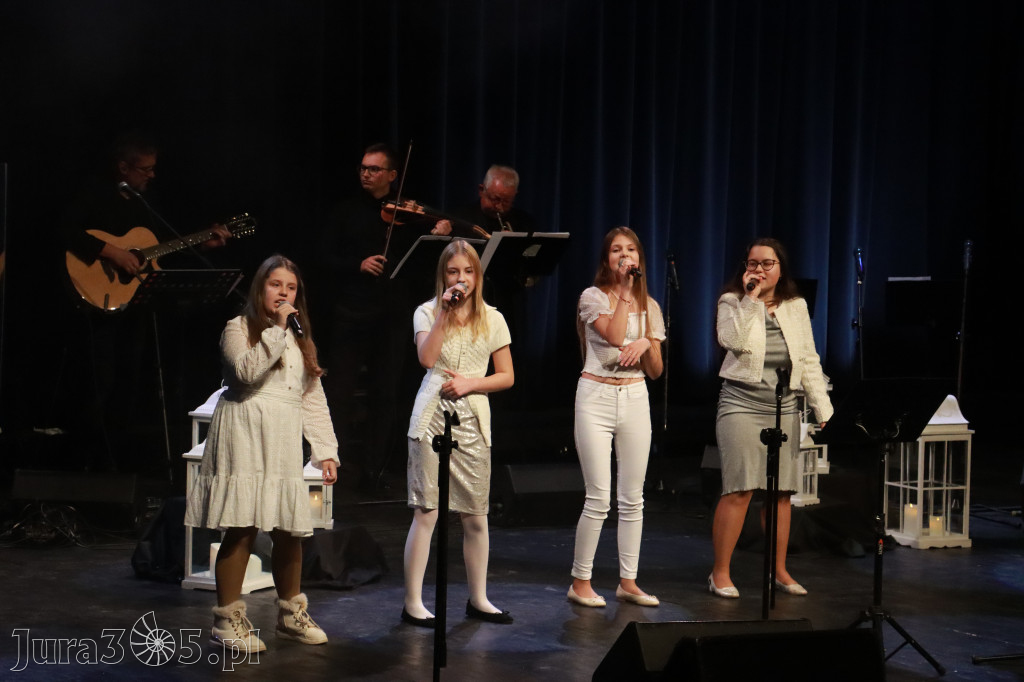 Fotorelacja: W krainie świątecznych melodii w MOK Zawiercie