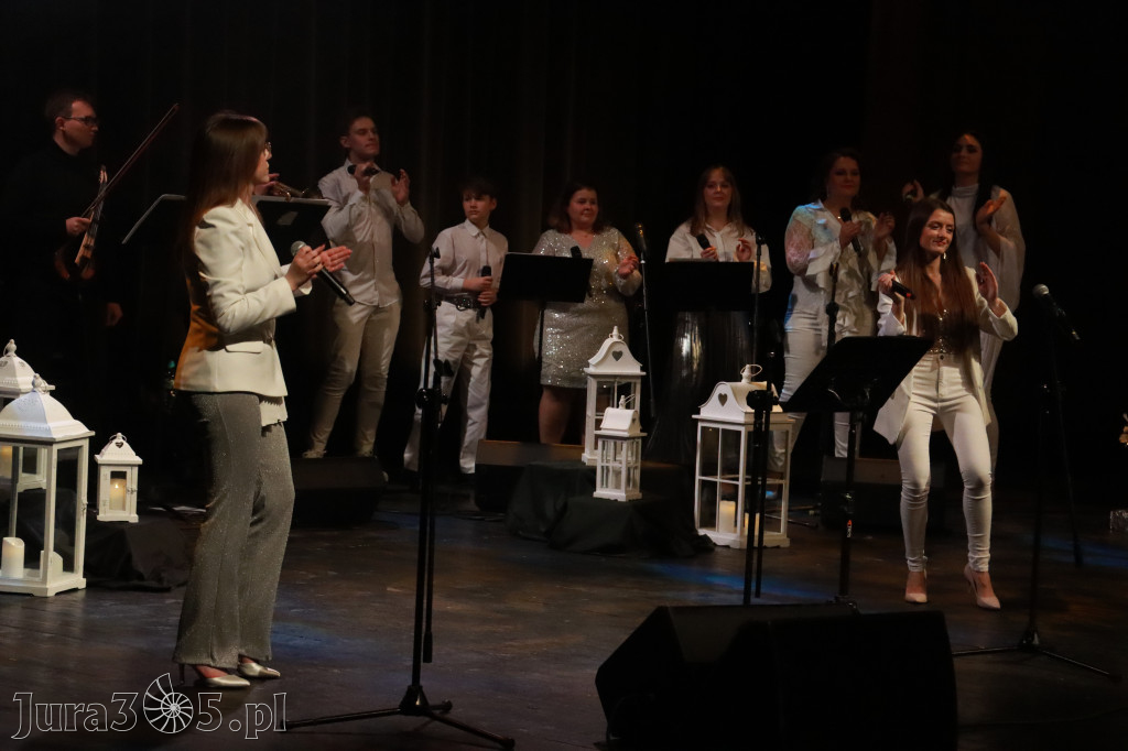 Fotorelacja: W krainie świątecznych melodii w MOK Zawiercie