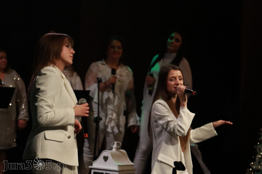 Fotorelacja: W krainie świątecznych melodii w MOK Zawiercie