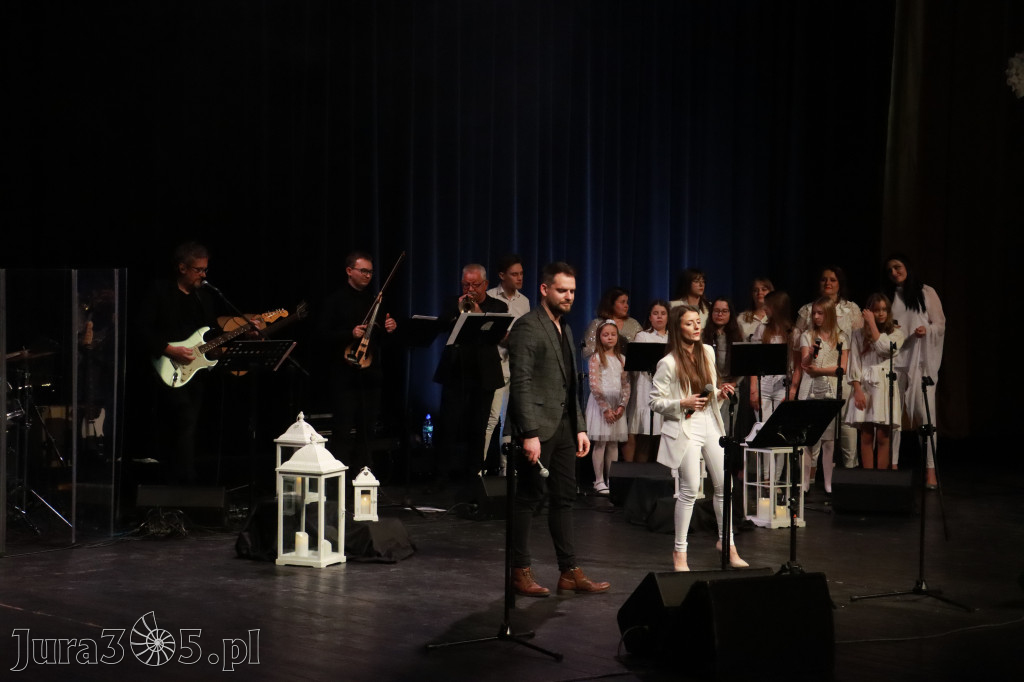 Fotorelacja: W krainie świątecznych melodii w MOK Zawiercie